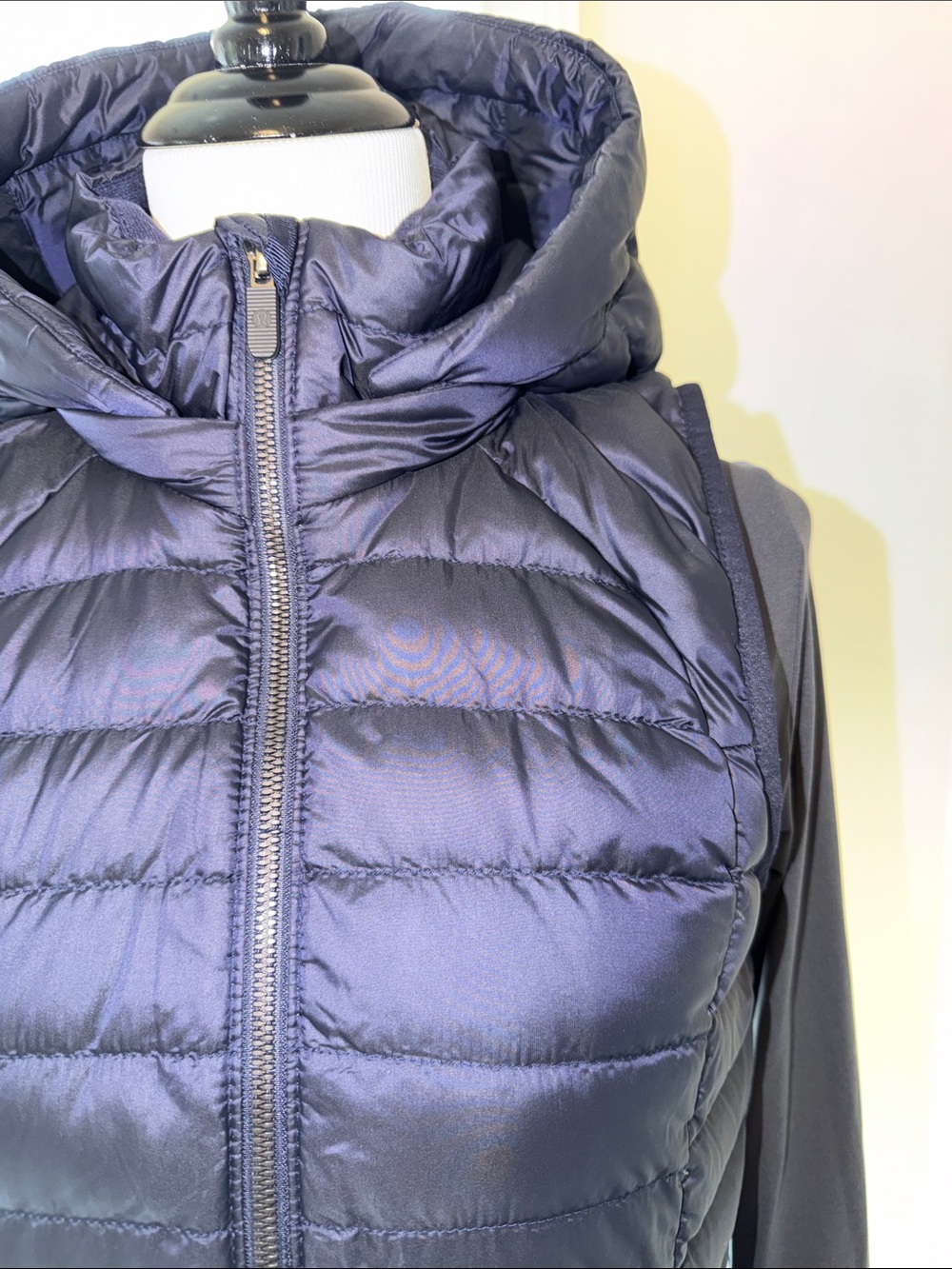 lululemon athletica Navy Quilted Hooded Puffer Vest, Size 6, EUC - Picture 5 of 12